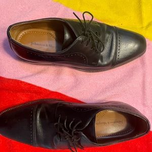 Johnston and Murphy 8.5 black dress shoes.